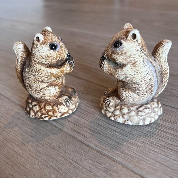 Chipmunk Squirrel Salt and Pepper Shakers Set Woodland Creatures Kitschy Novelty - Picture 2 of 10